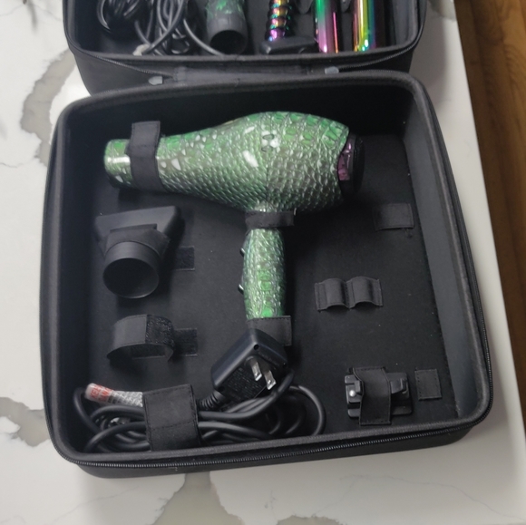 Signed Bellami × Graveyard Girl set - Picture 3 of 6